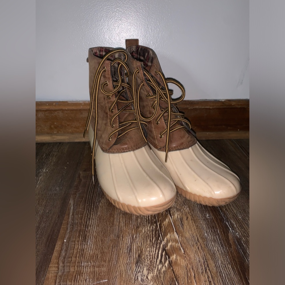 Women’s Combat Boots Size 9!
